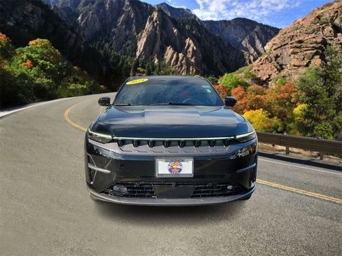 Used 2024 Jeep Wagoneer Launch Edition image 6