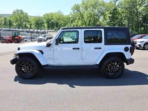 Used 2023 Jeep Wrangler Unlimited Sahara AWD/4WD image 4