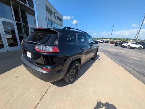 Used 2023 Jeep Cherokee Altitude Lux image 6