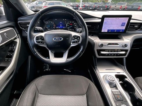 Used 2023 Ford Explorer XLT AWD/4WD image 5
