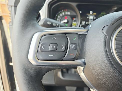 Used 2025 Jeep Wrangler Unlimited Sahara AWD/4WD image 22