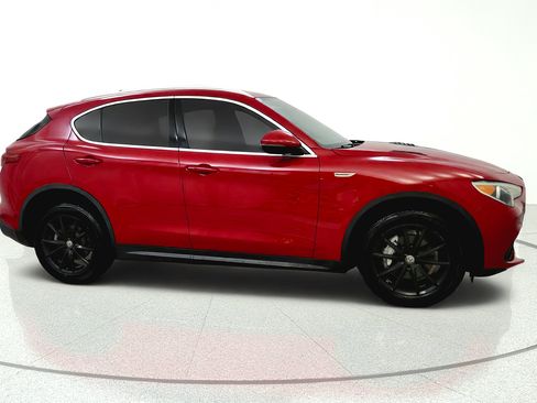 Used 2018 Alfa Romeo Stelvio AWD image 8