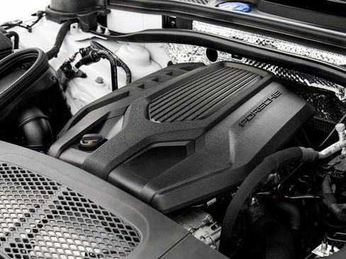 Used 2025 Porsche Macan image 29