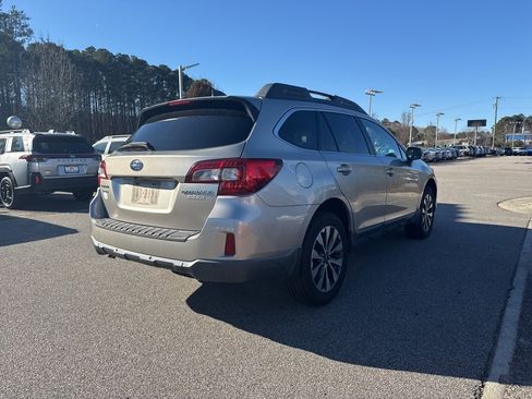 Used 2017 Subaru Outback 2.5i Limited image 5