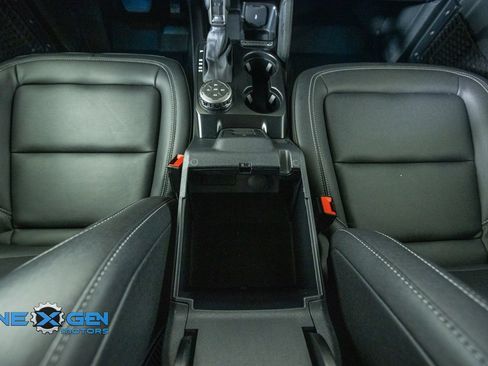 Used 2025 Ford Bronco Badlands AWD/4WD image 36