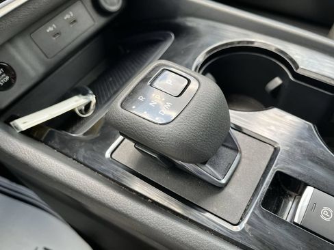 Used 2025 Nissan Rogue SV AWD/4WD image 19