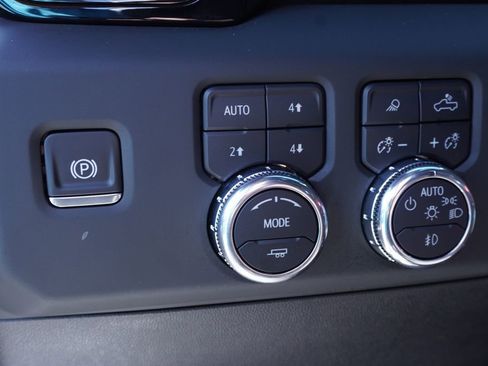 Certified 2025 GMC Sierra 1500 AT4 image 18