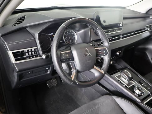 Used 2024 Mitsubishi Outlander SE image 24