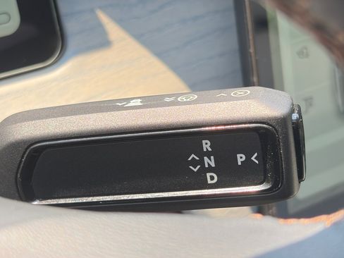 Used 2025 Rivian R1S Premium AWD/4WD image 19