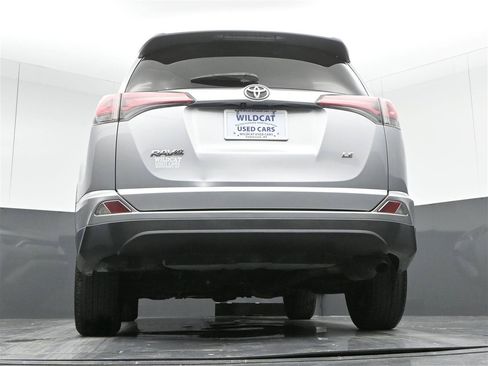 Used 2018 Toyota RAV4 LE FWD image 26