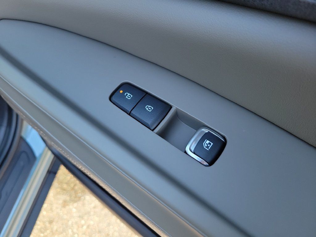 New 2027 Kia Carnival EX FWD image 11