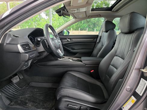 Used 2019 Honda Accord Touring image 10