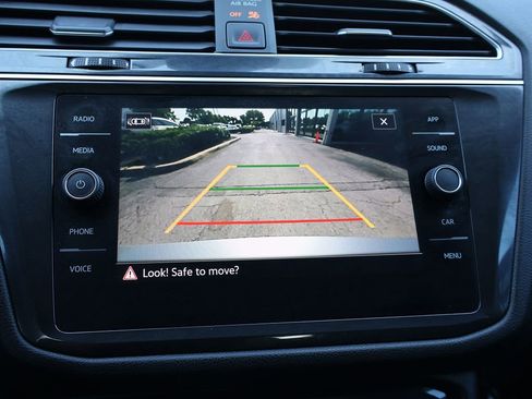 Used 2023 Volkswagen Tiguan SE FWD image 45