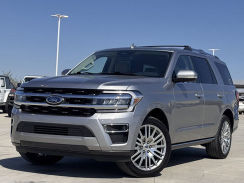 Used 2024 Ford Expedition Limited image 2