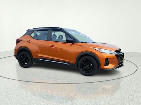 Used 2023 Nissan Kicks SR w/ SR Premium Package FWD image 7