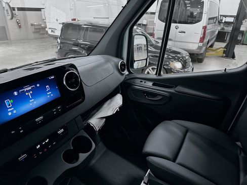 Used 2026 Mercedes-Benz Sprinter 144 Cargo image 23