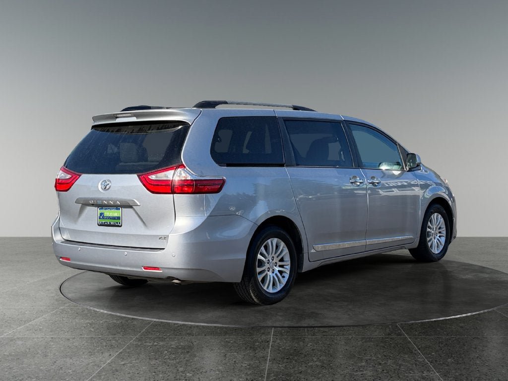 Used 2017 Toyota Sienna XLE w/ XLE Navigation Package FWD image 10