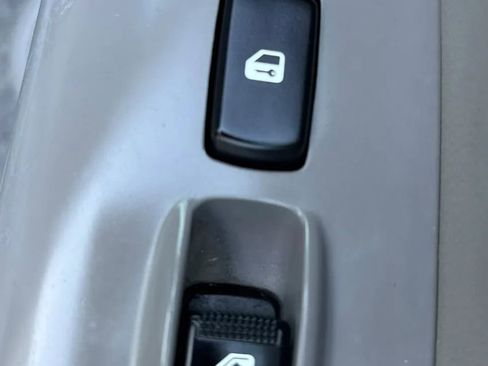 Used 2011 Kia Sedona EX FWD image 36