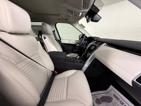 New 2025 Land Rover Discovery S image 33