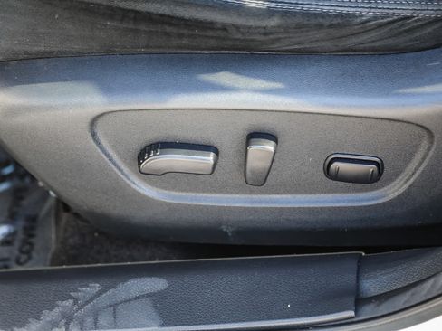 Used 2016 Nissan Rogue SV FWD image 19
