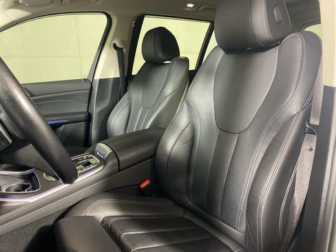 Used 2022 BMW X7 xDrive40i w/ Executive Package image 12