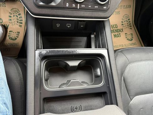 Used 2022 Land Rover Defender 110 X-Dynamic SE image 19