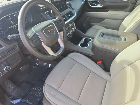 Used 2023 GMC Yukon SLT AWD/4WD image 16