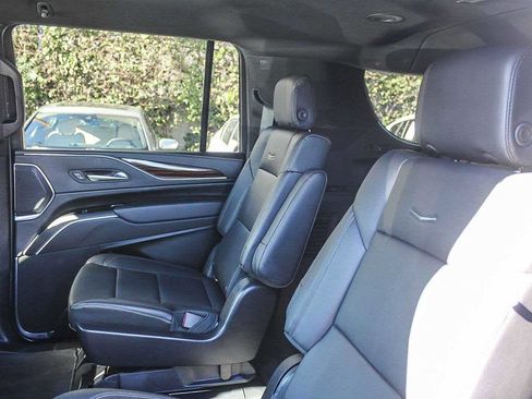 Used 2022 Cadillac Escalade ESV Luxury image 30