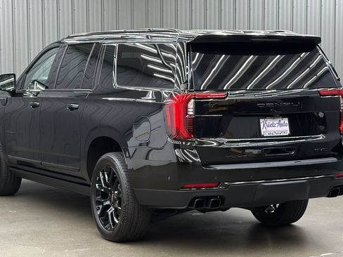 Used 2026 GMC Yukon XL Denali w/ Sun & Power Step Package AWD/4WD image 3