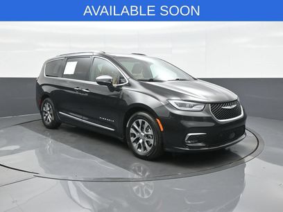 Used 2023 Chrysler Pacifica Pinnacle