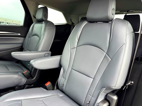 Used 2018 Buick Enclave Premium FWD image 19