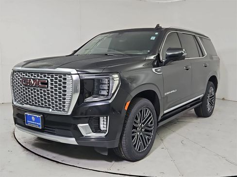 Used 2021 GMC Yukon Denali w/ Denali Premium Package image 1