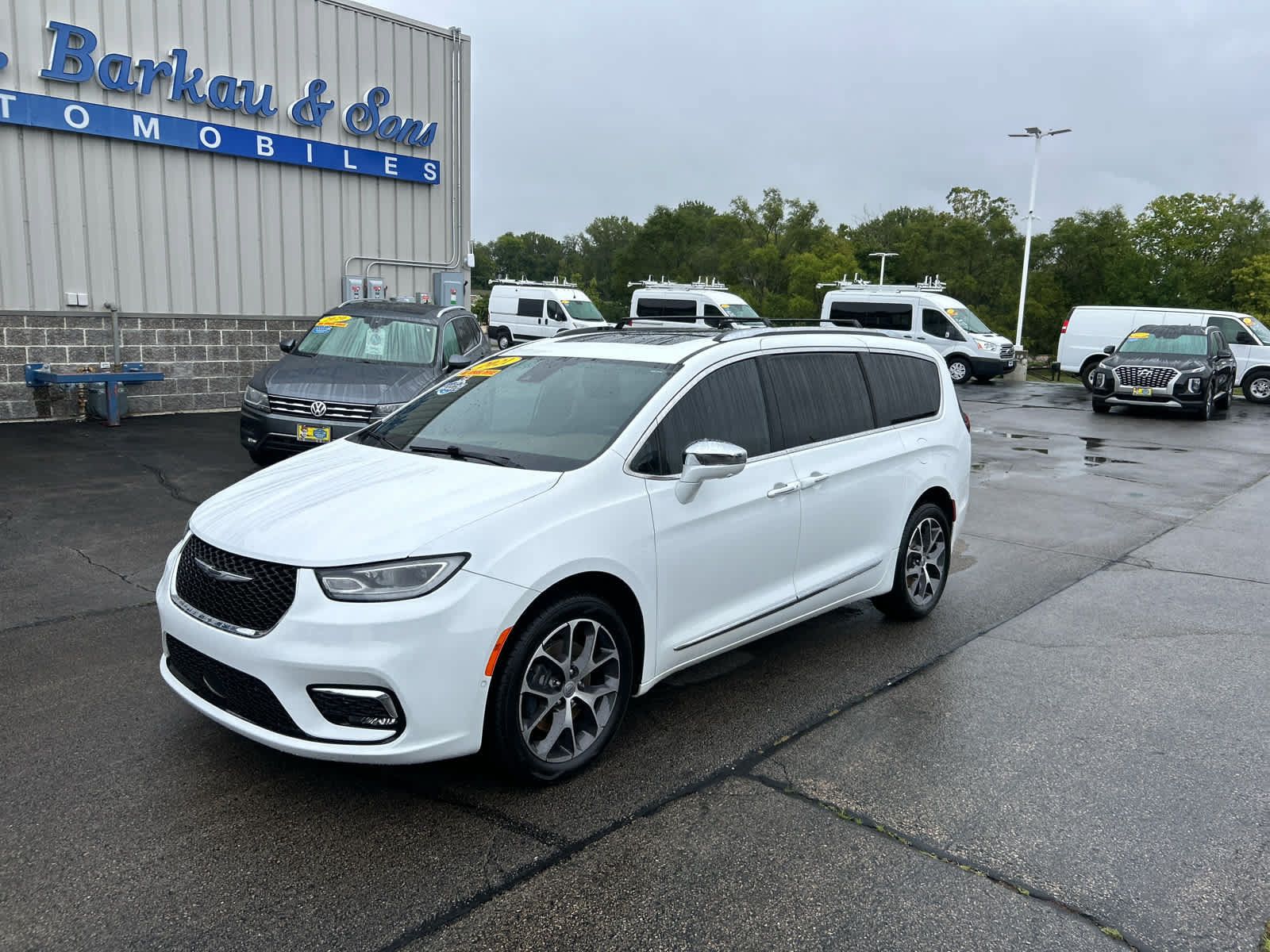 Used 2021 Chrysler Pacifica Limited w/ Premium & Safety Sphere Group AWD/4WD image 9