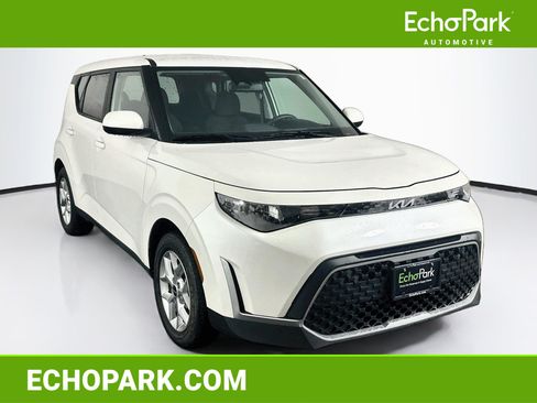Used 2025 Kia Soul LX w/ LX Technology Package FWD image 1