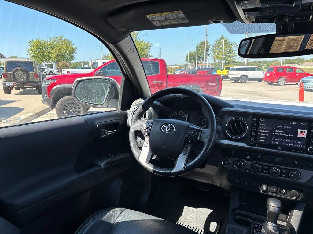 Used 2021 Toyota Tacoma TRD Off-Road w/ TRD Premium Off Road Package AWD/4WD image 27