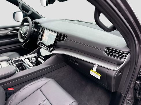 New 2026 Jeep Grand Wagoneer L Limited image 33