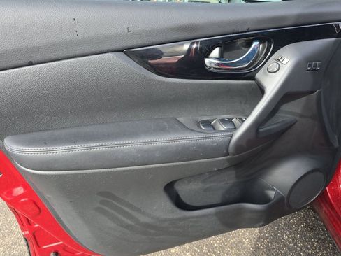 Used 2022 Nissan Rogue Sport SV w/ Technology Package image 9