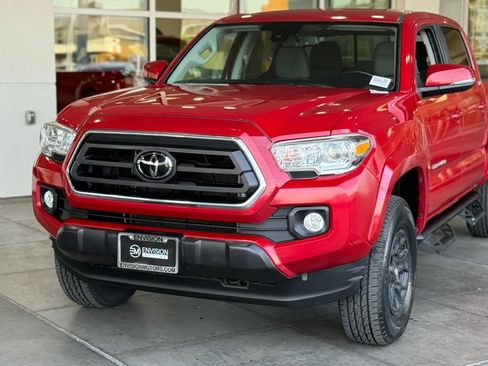 Used 2021 Toyota Tacoma SR5 w/ Technology Package AWD/4WD image 3