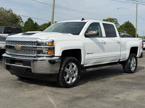 Used 2019 Chevrolet Silverado 2500 LT AWD/4WD image 9