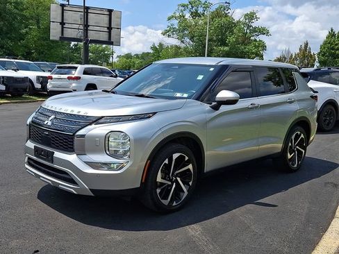 Used 2023 Mitsubishi Outlander SE AWD/4WD image 3