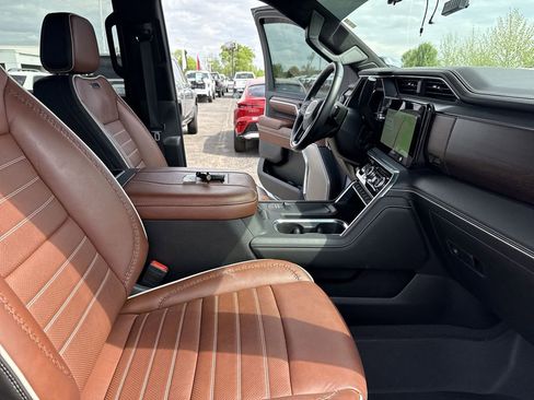 Certified 2024 GMC Sierra 3500 Denali Ultimate AWD/4WD image 35