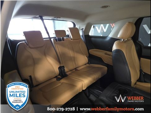 Used 2023 Kia Carnival LX FWD image 14
