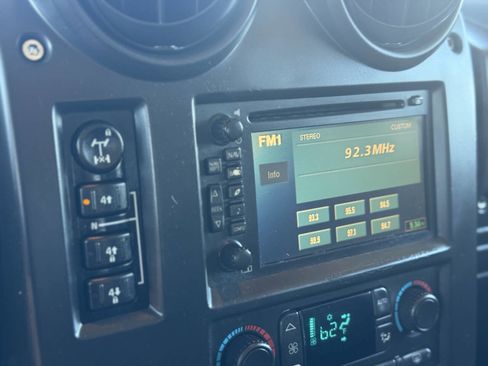 Used 2005 HUMMER H2 Base 4WD 4dr SUV w/ Preferred Equipment Group image 5