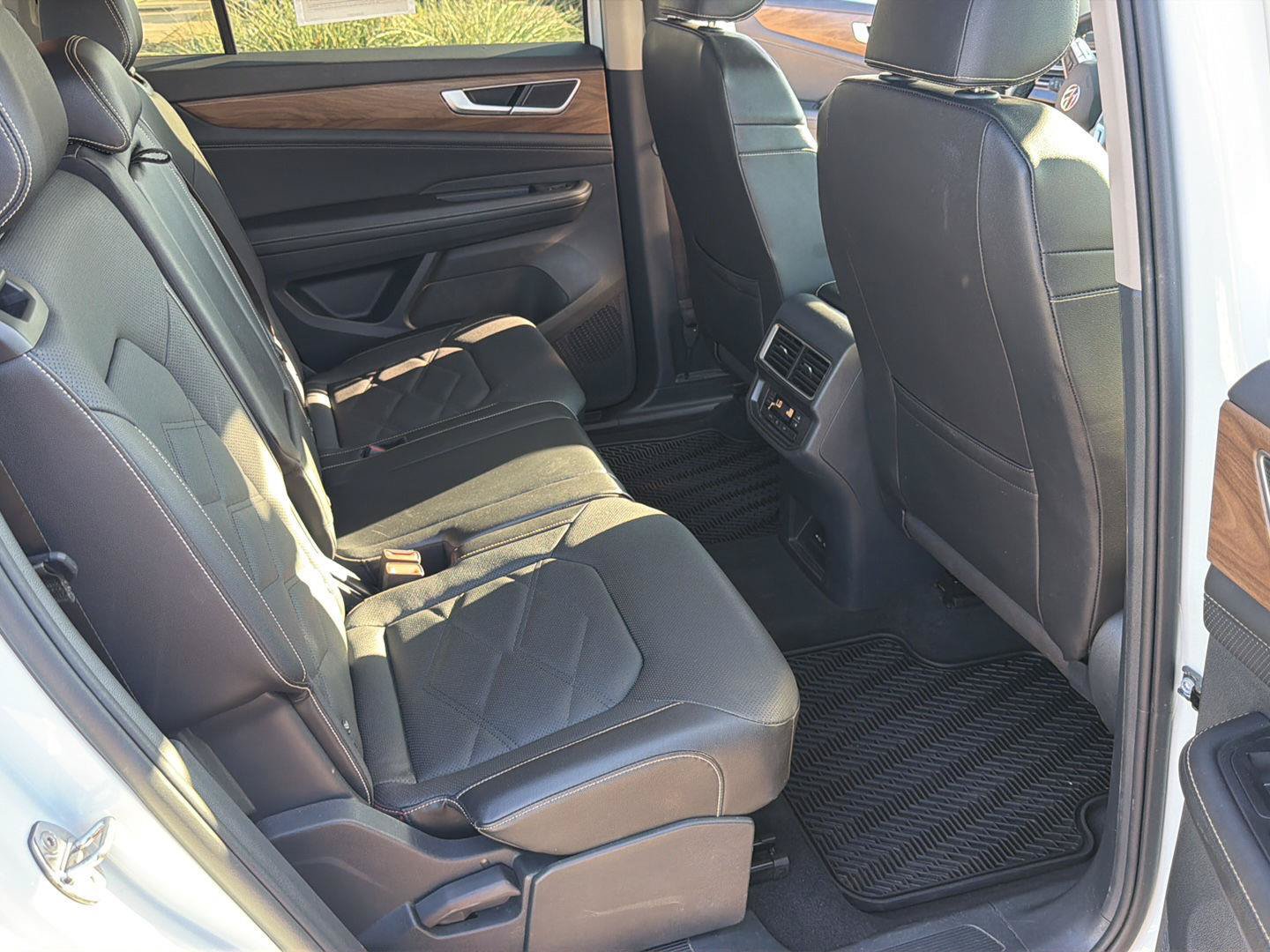 Used 2024 Volkswagen Atlas SE FWD image 15