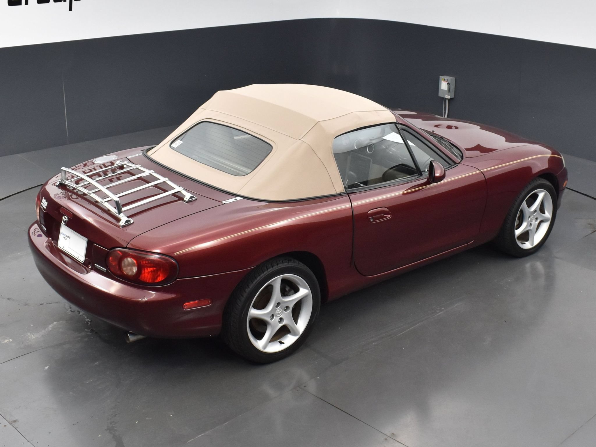 Used 2003 MAZDA MX-5 Miata RWD image 13