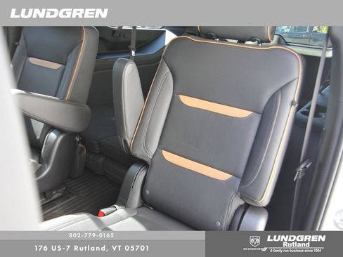 Used 2023 GMC Yukon XL AT4 AWD/4WD image 36