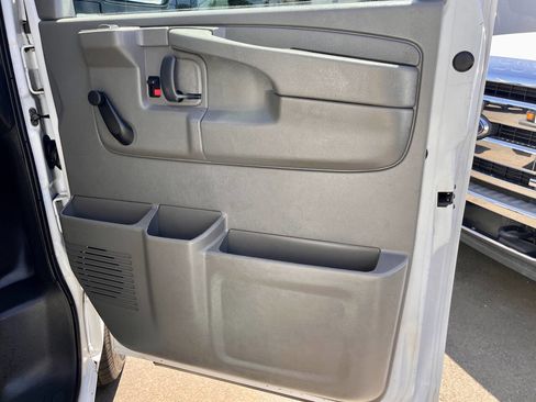 Used 2013 Chevrolet Express 2500 RWD image 14