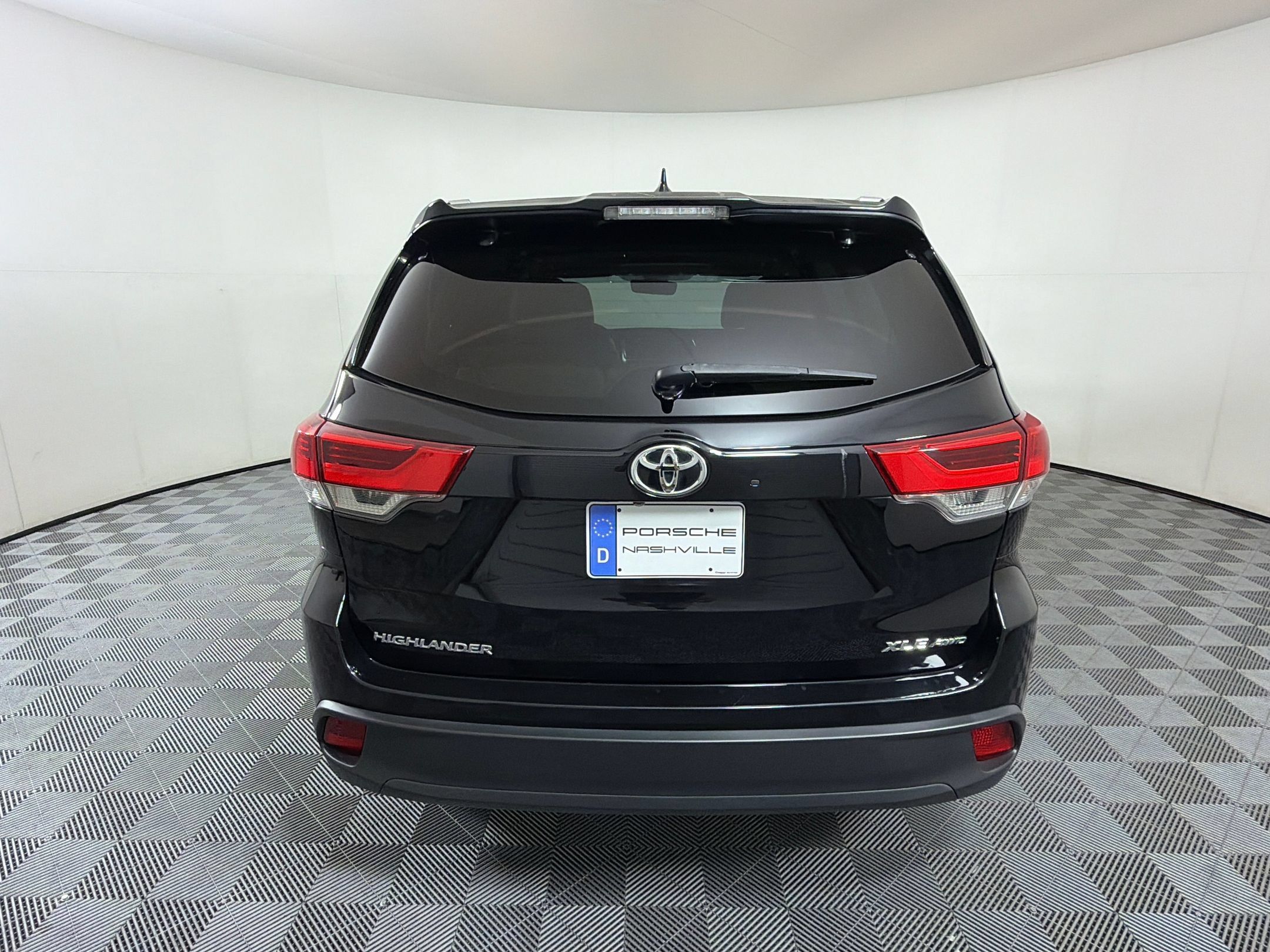Used 2019 Toyota Highlander XLE AWD/4WD image 11