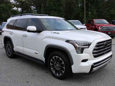 Used 2024 Toyota Sequoia Limited w/ Tow Technology Package AWD/4WD image 10