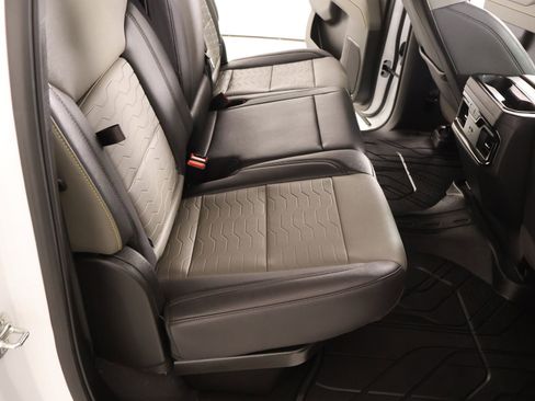 Used 2025 Chevrolet Silverado 1500 ZR2 w/ Technology Package image 16